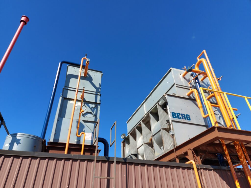 Chilling system with a Freon Rooftop condensing unit for a poultry facility